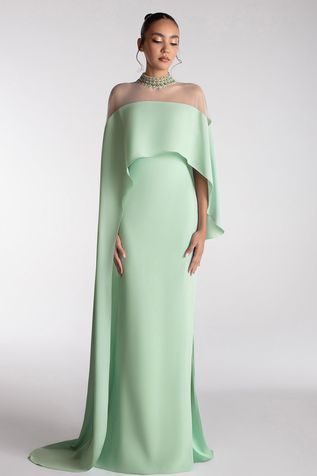 تحميل وتشغيل الفيديو في عارض المعرض، Cape Illusion Gown
