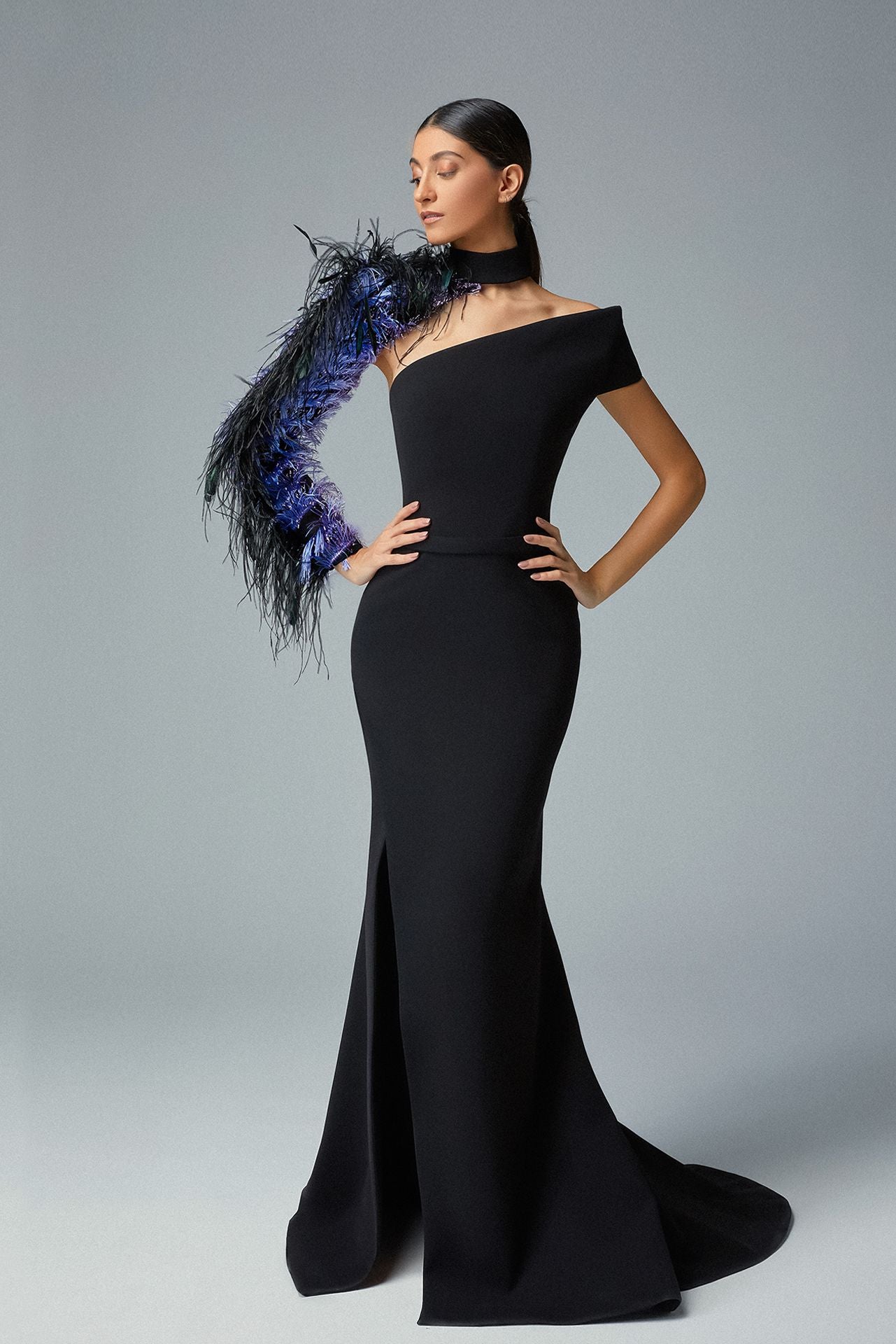 Cocktail Uomo Abito Scuro Dress Code One-shoulder Crepe Black Evening Dress Feathered Purple Organza Lure Gattinolli By Marwan Cocktail Uomo Abito Scuro Dress Code One-shoulder Crepe Black Evening Dress Feathered Purple Organza Lure Gattinolli By Marwan