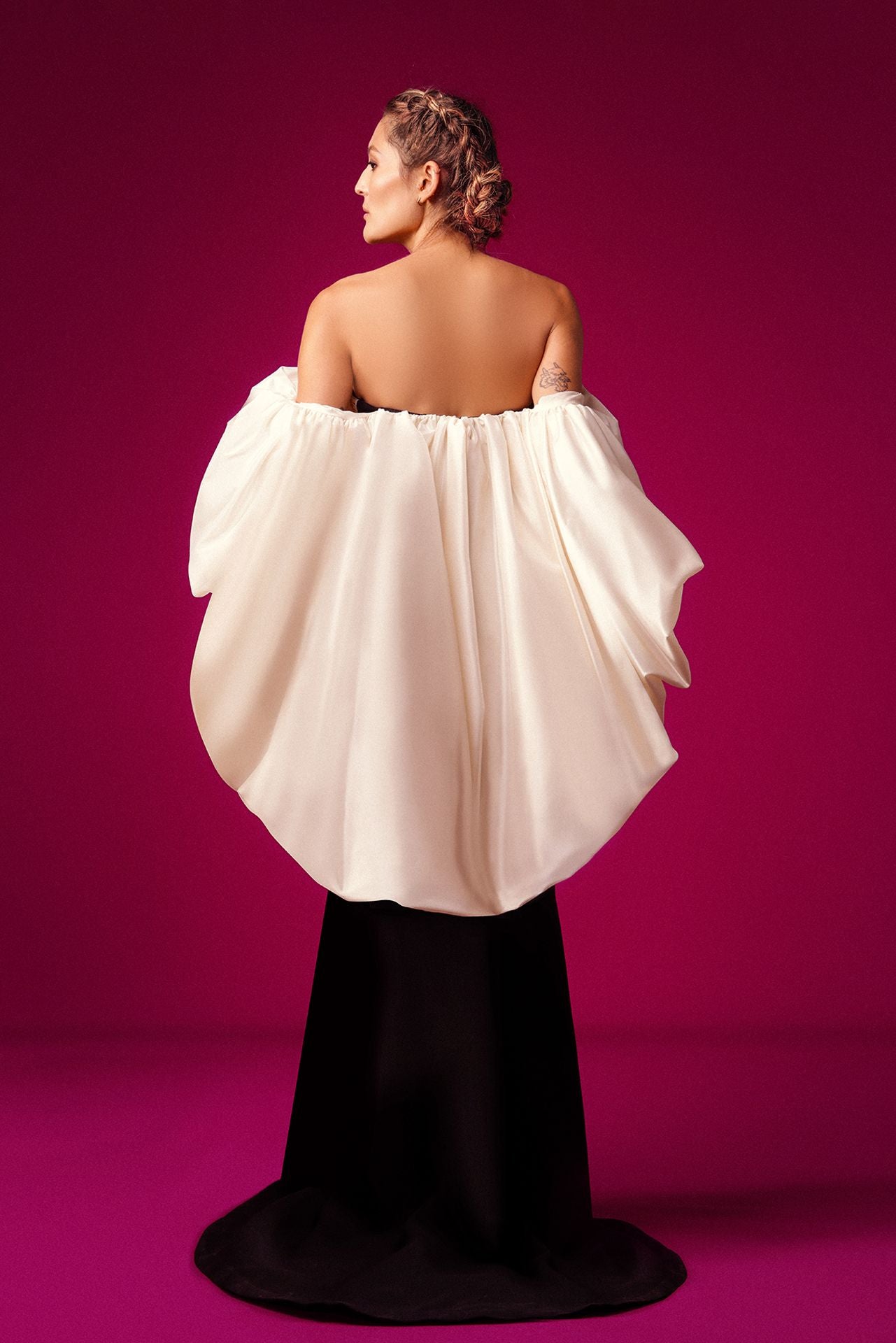 Side slit coumn dress featuring watteau cape