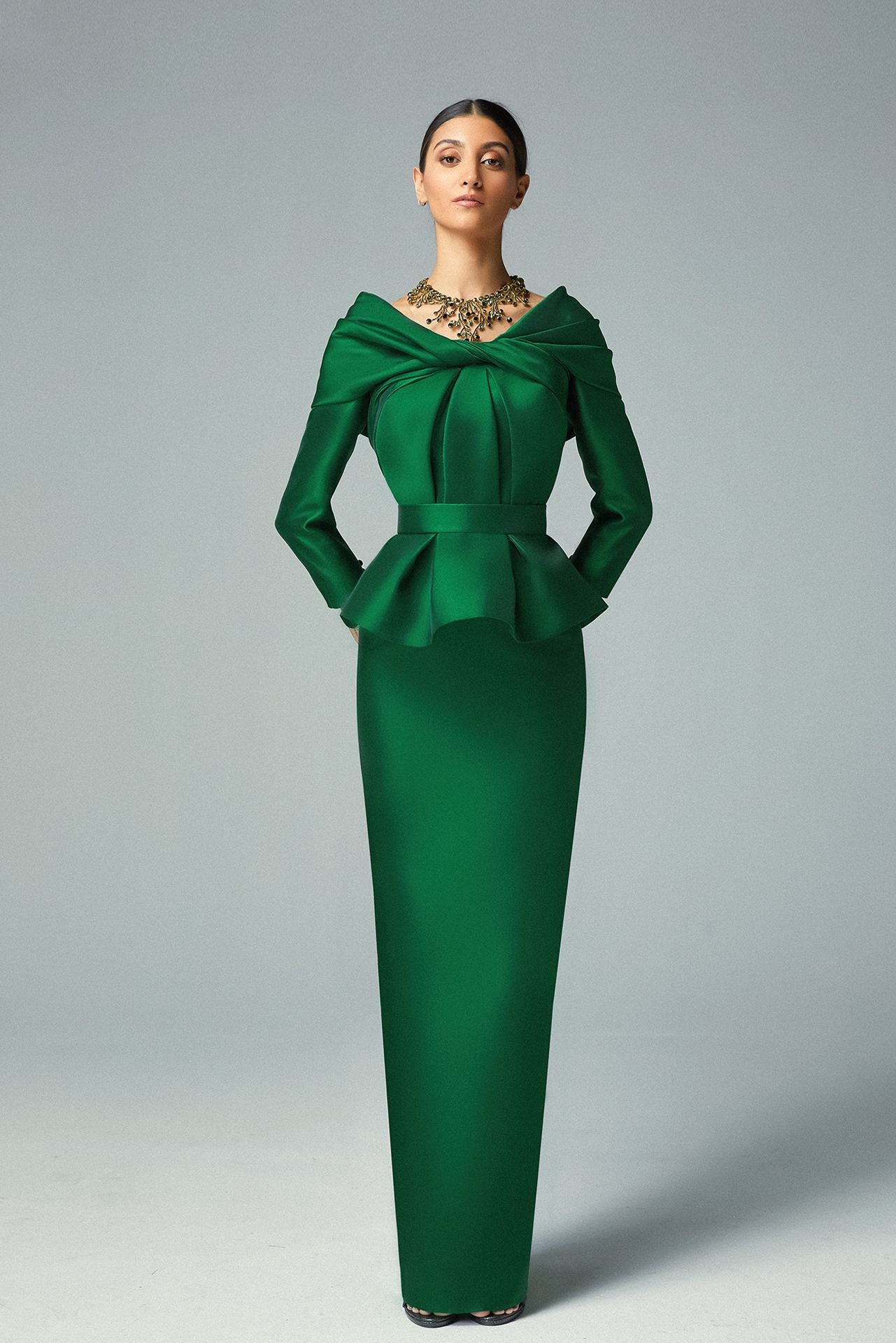 Off-shoulder Bow Tie Peplum Cady Emeralds Top with Column Long Skirt